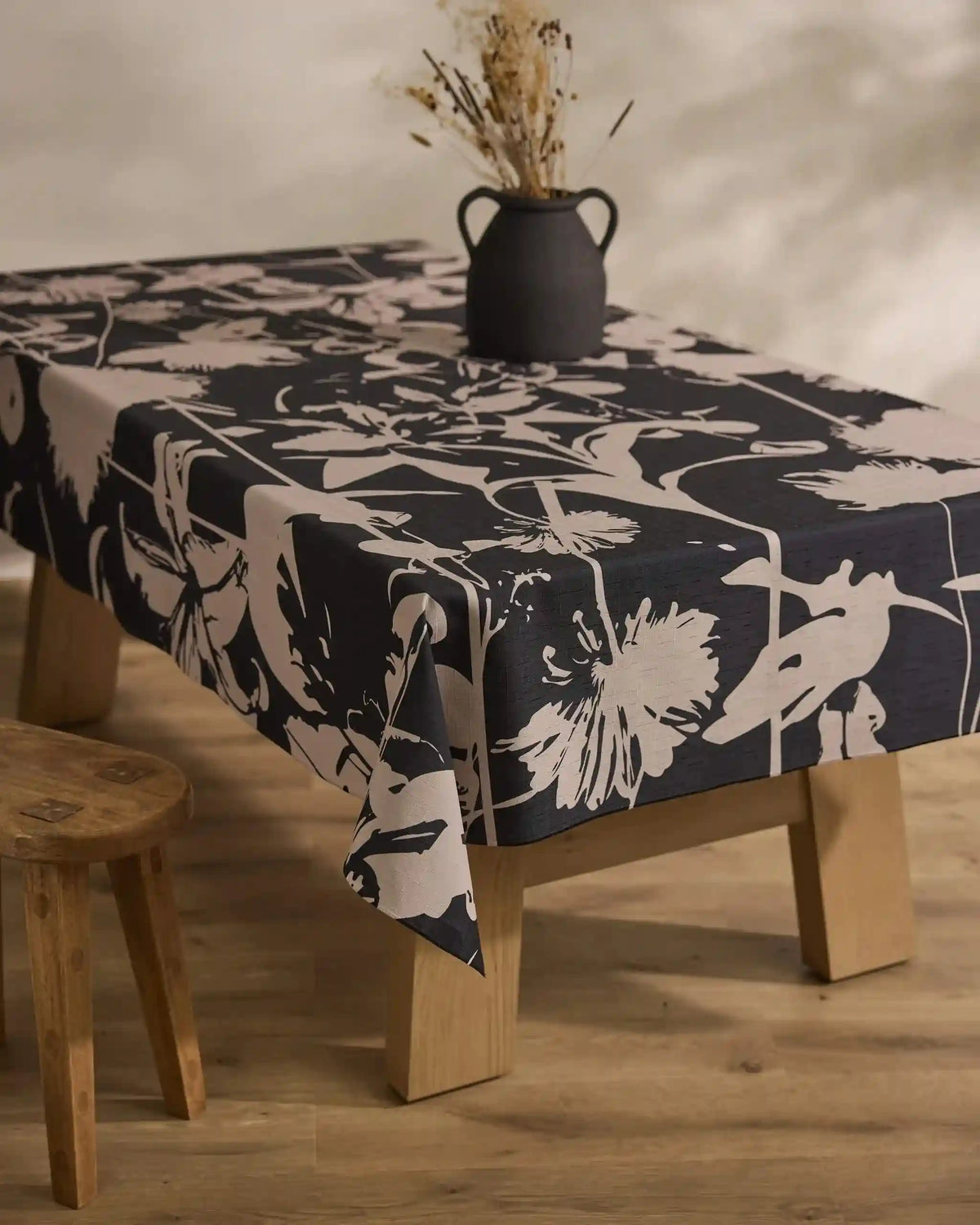 Inverted Floral Black
